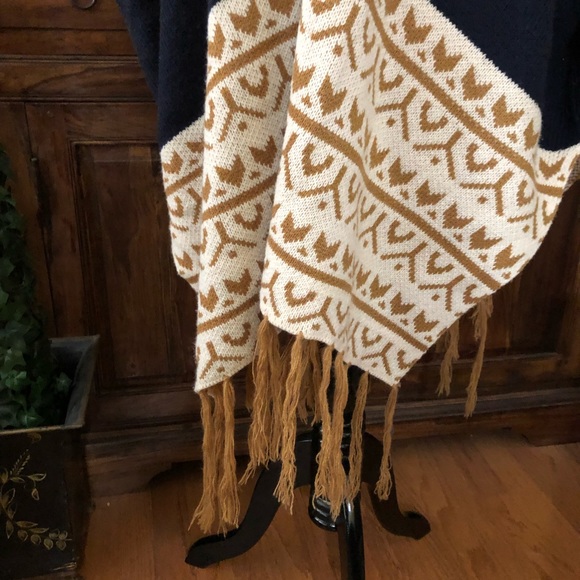 💼. Dreamers cape‼️ M/L - Picture 2 of 6